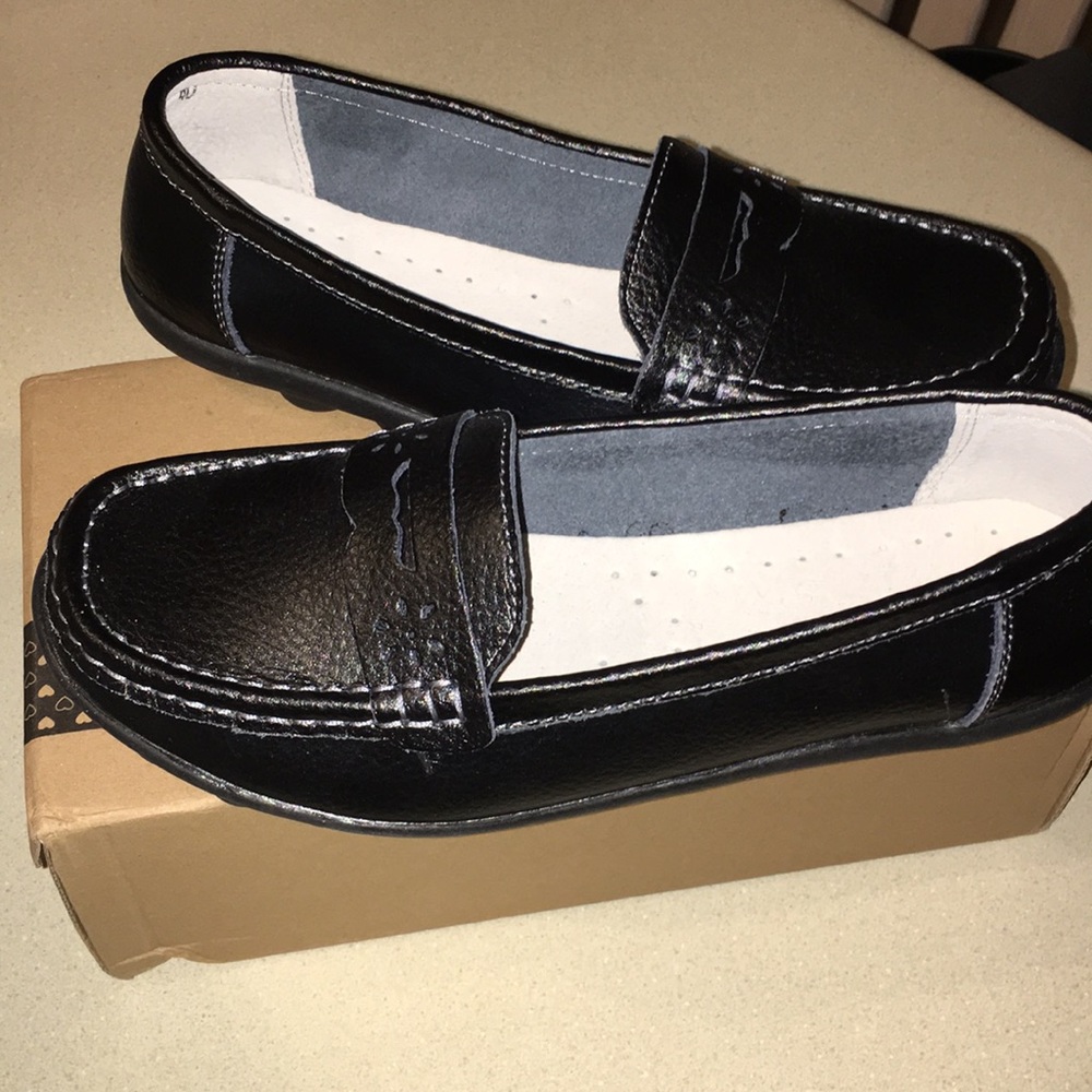 Black slip ons “loafer”